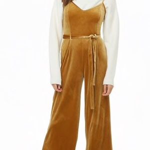 Gold Jumpsuit w. Belt - Worn Once